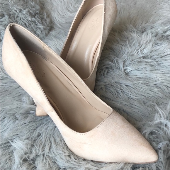 ❗️Nude Heels 👠 - Picture 2 of 4